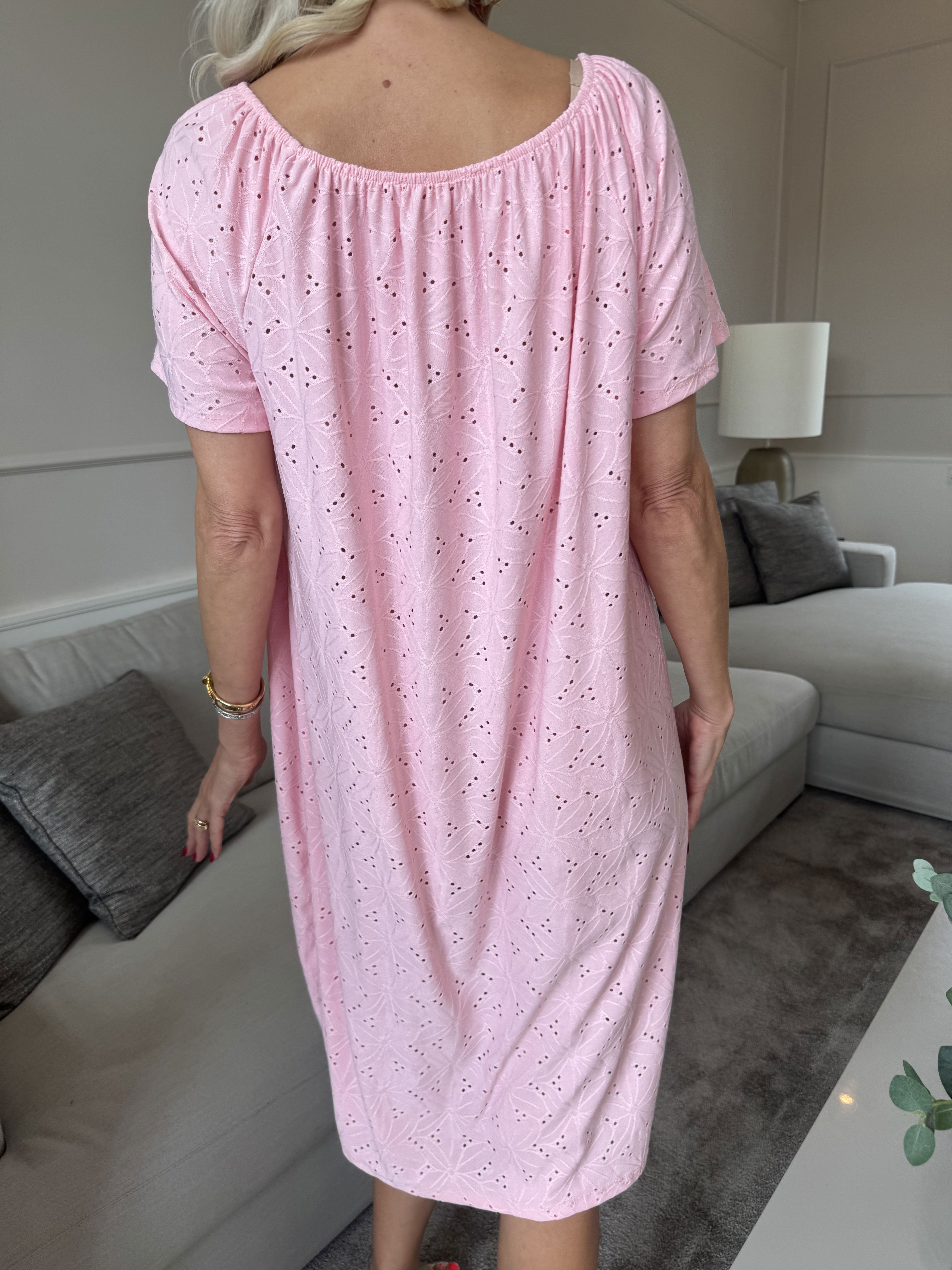 Aliz - Sød blød kjole med broderie anglaise